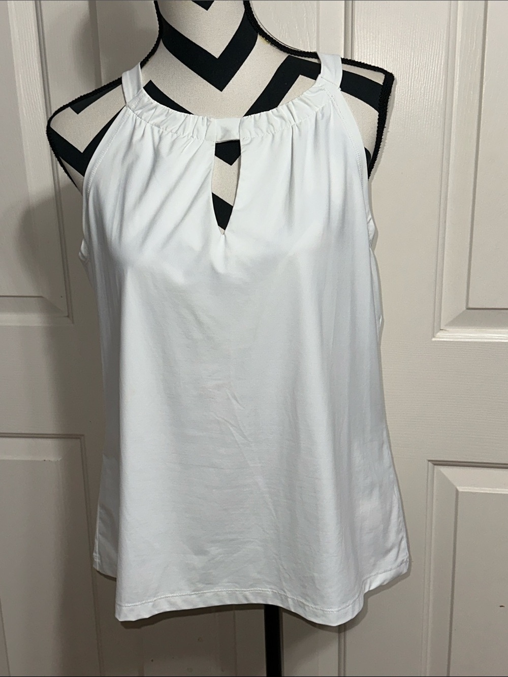 Kenny Dana White Key Hole Sleeveless Halter Top